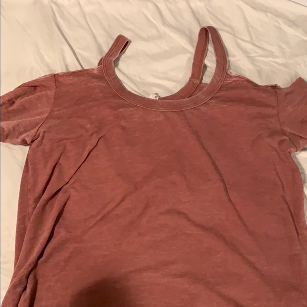 off the shoulders shirt - Picture 2 of 3